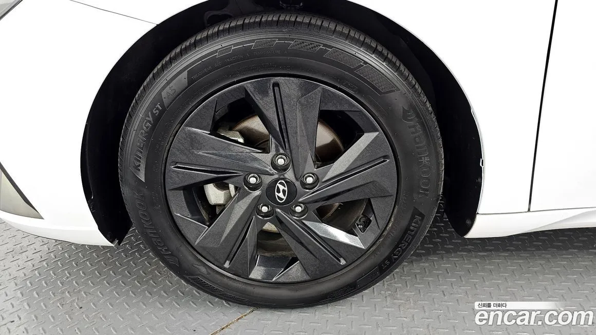 Hyundai AVANTE — фото 3