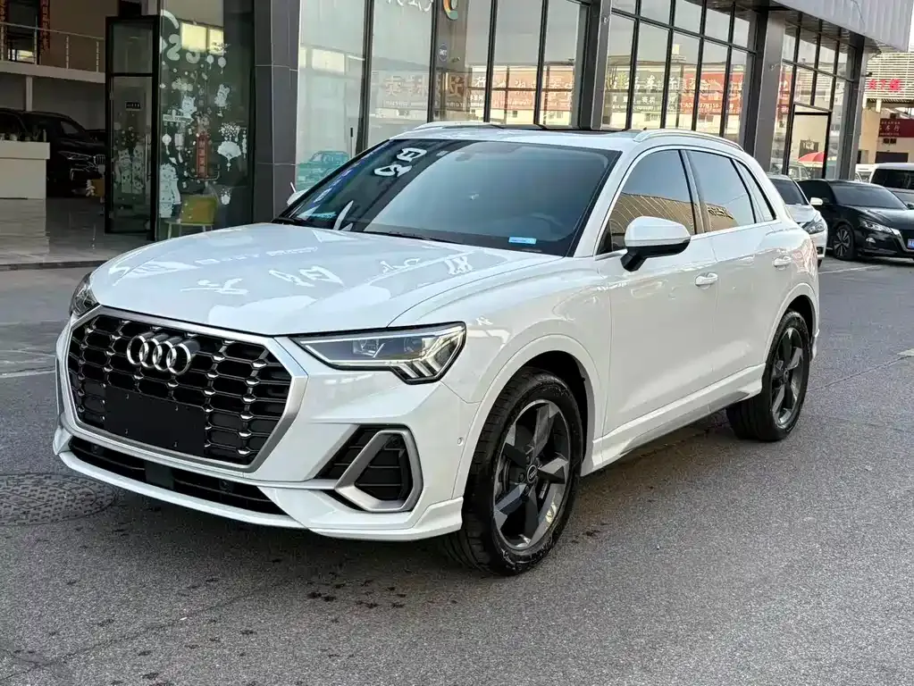 Audi Q3 — фото 1