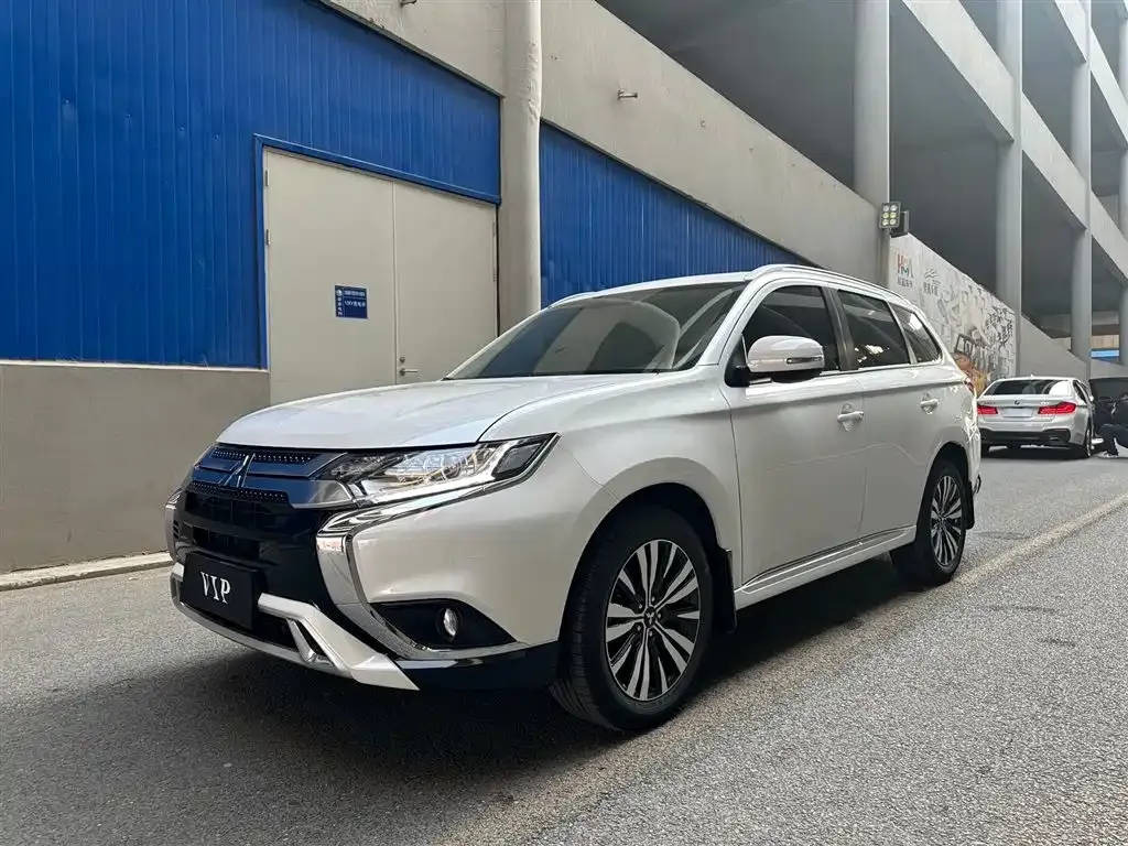 Mitsubishi Outlander 2022 из CN, фото 1
