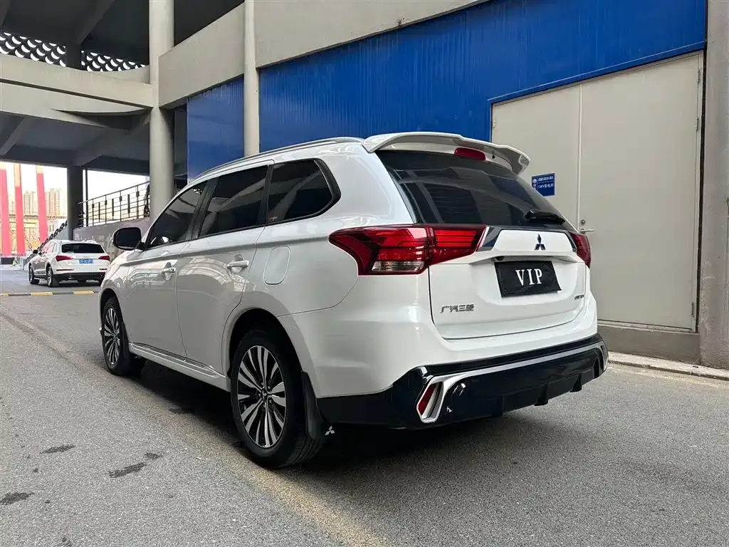 Mitsubishi Outlander 2022 из CN, фото 8