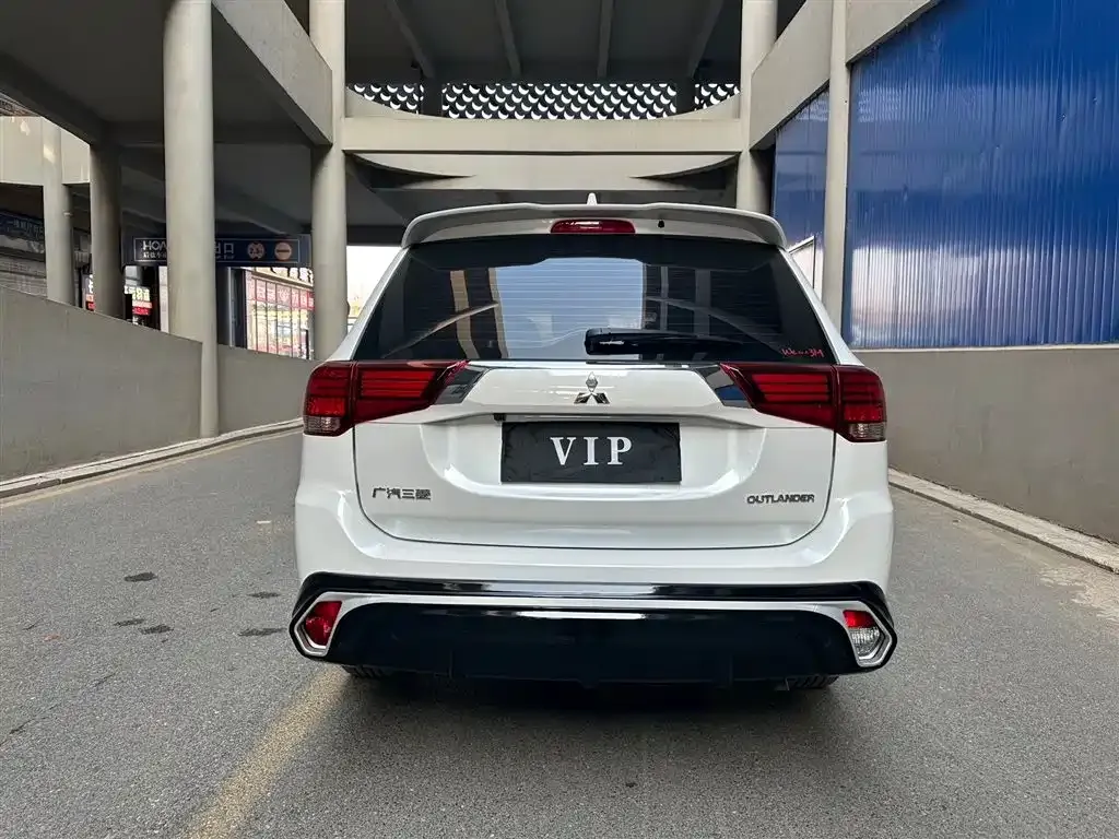 Mitsubishi Outlander 2022 из CN, фото 9
