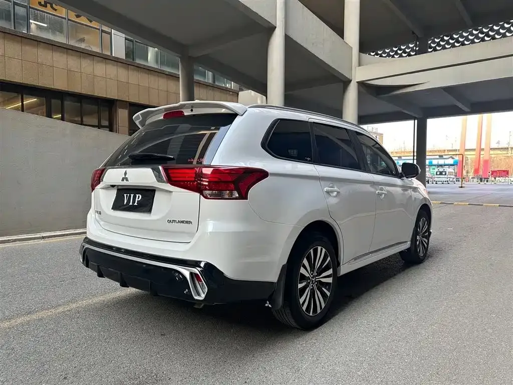 Mitsubishi Outlander 2022 из CN, фото 5
