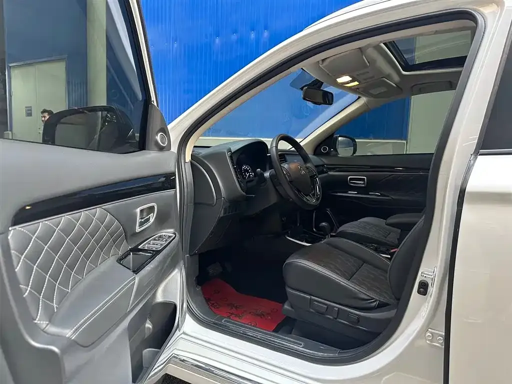 Mitsubishi Outlander 2022 из CN, фото 10