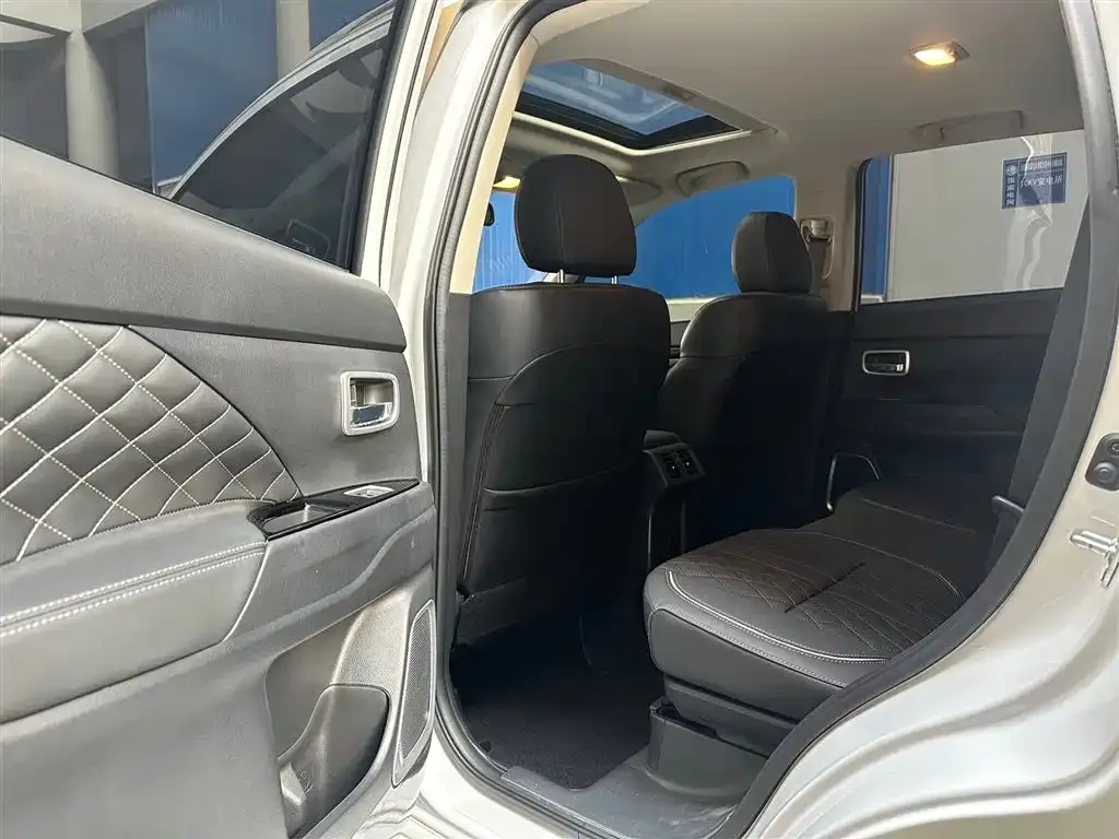 Mitsubishi Outlander 2022 из CN, фото 2