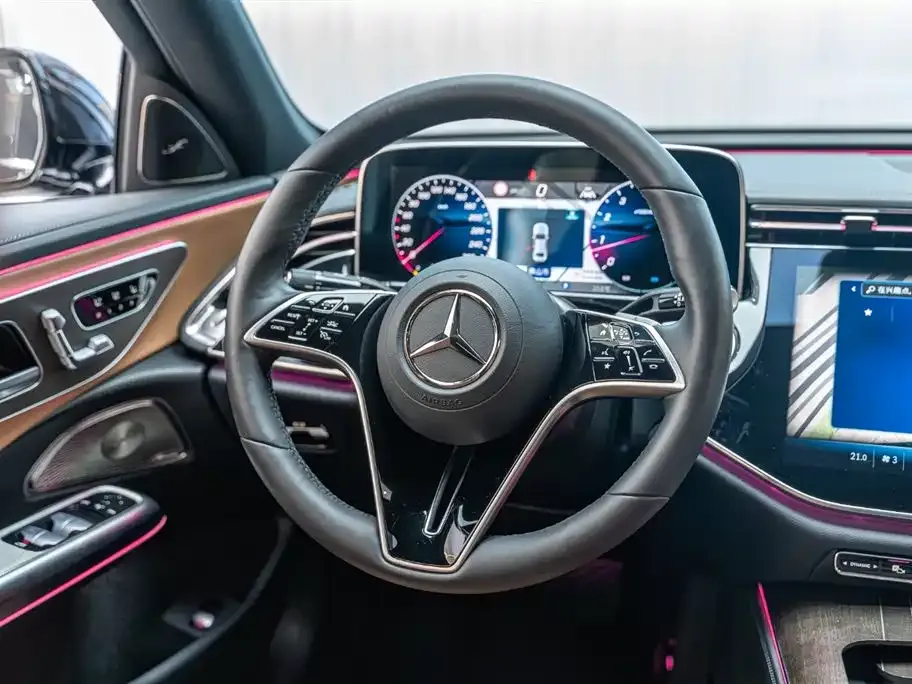 Mercedes-Benz E-Class — фото 10