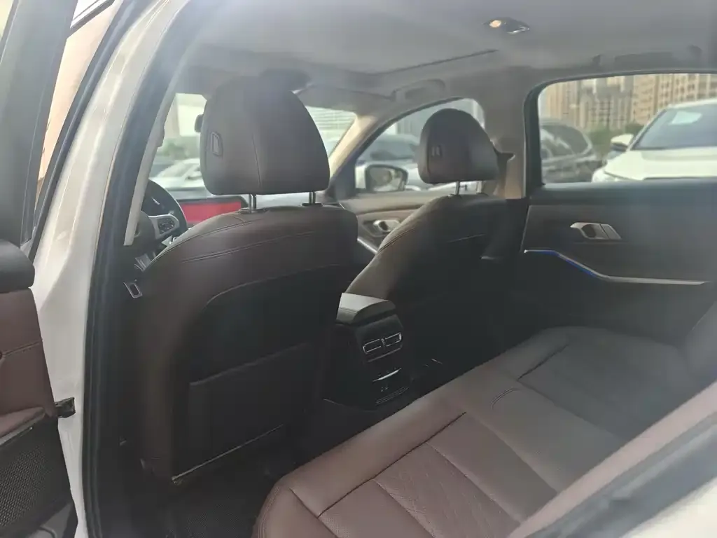 BMW 3 Series 2022 из CN, фото 4