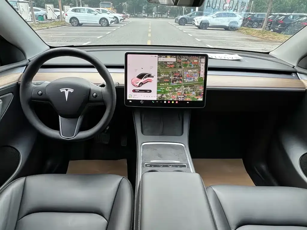 Tesla Model Y — фото 6