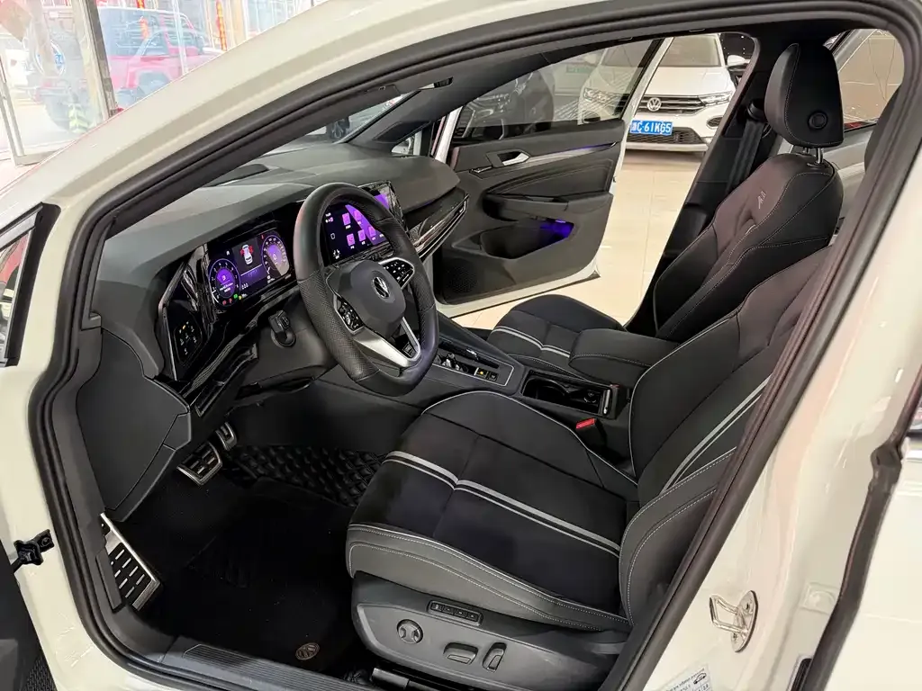 Volkswagen Golf 2022 из CN, фото 10