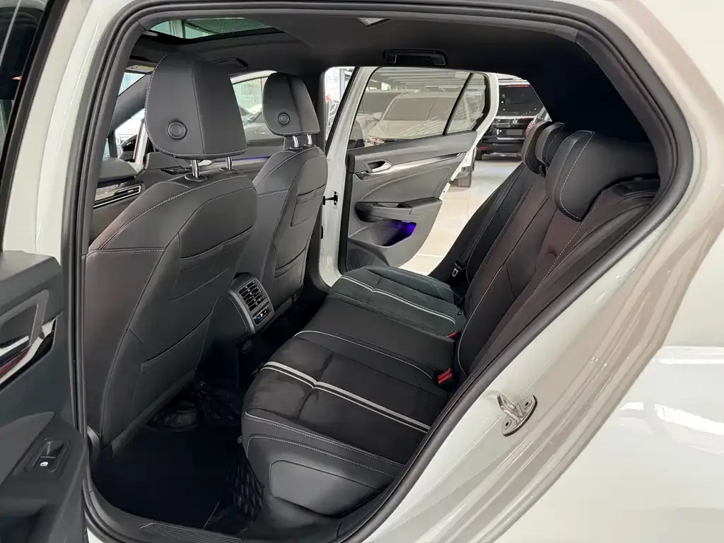 Volkswagen Golf 2022 из CN, фото 8