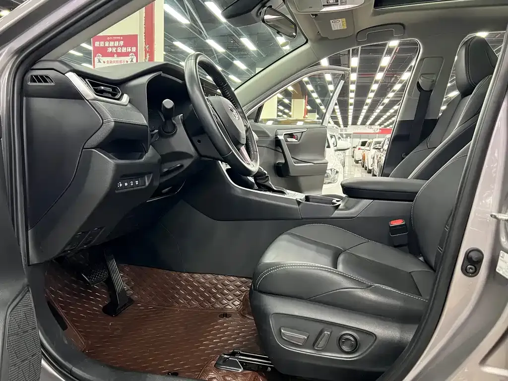 Toyota Wildlander 2023 из CN, фото 4