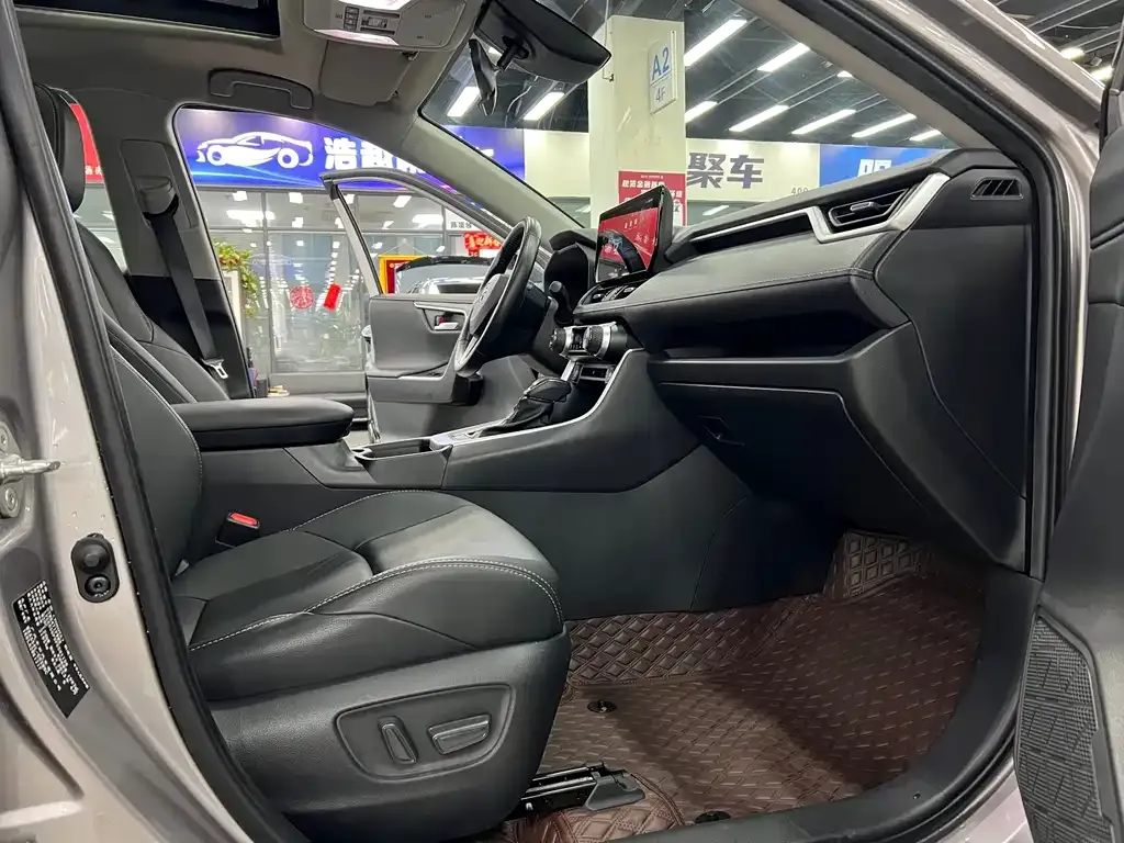 Toyota Wildlander 2023 из CN, фото 2