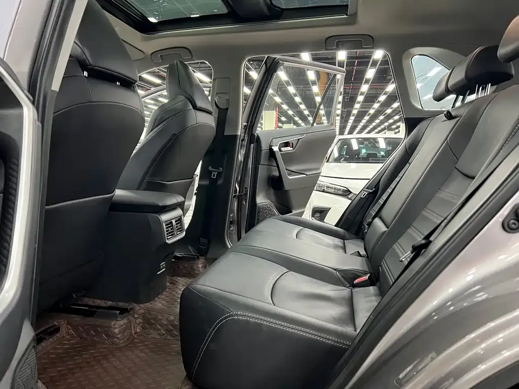 Toyota Wildlander 2023 из CN, фото 6