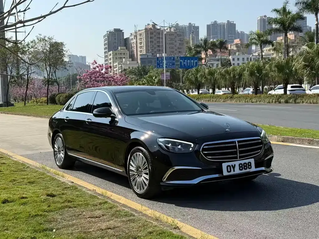 Mercedes-Benz E-Class — фото 4