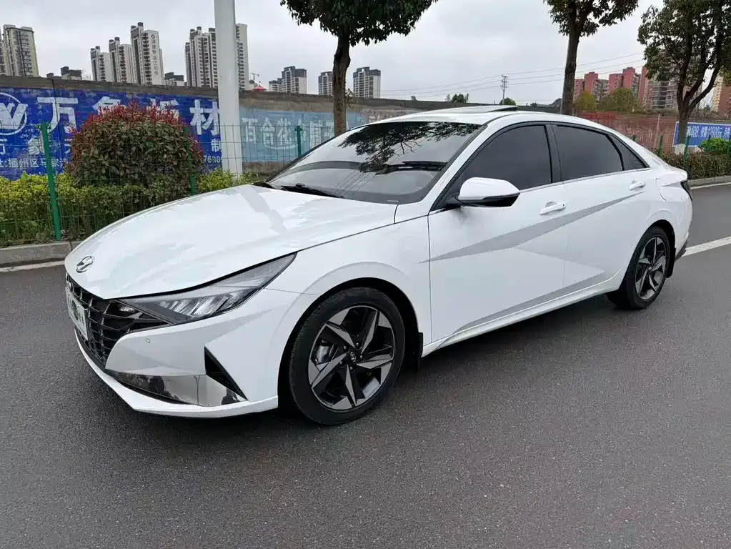Hyundai Elantra 2023 из CN, фото 1