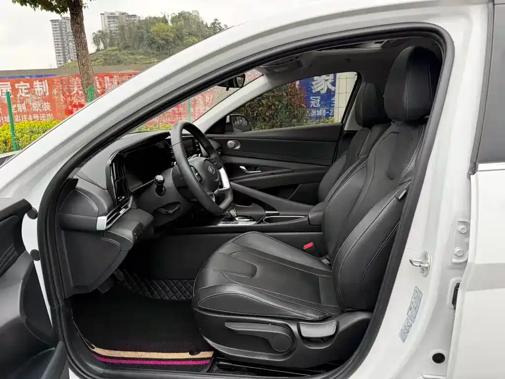 Hyundai Elantra 2023 из CN, фото 2