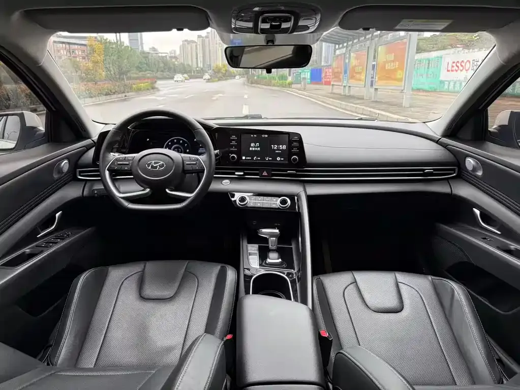 Hyundai Elantra 2023 из CN, фото 4