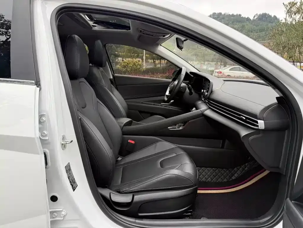 Hyundai Elantra 2023 из CN, фото 9