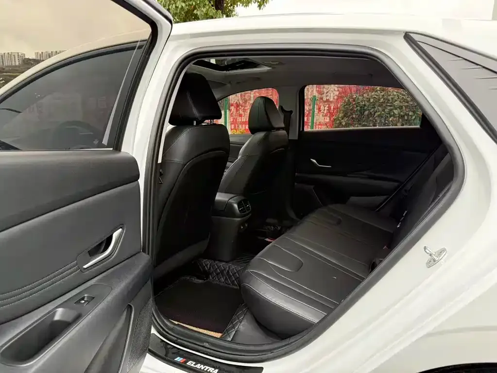 Hyundai Elantra 2023 из CN, фото 7