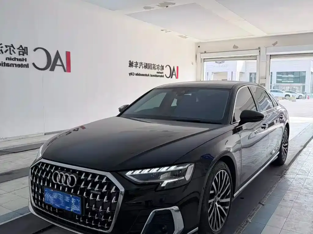 Audi A8 — фото 1