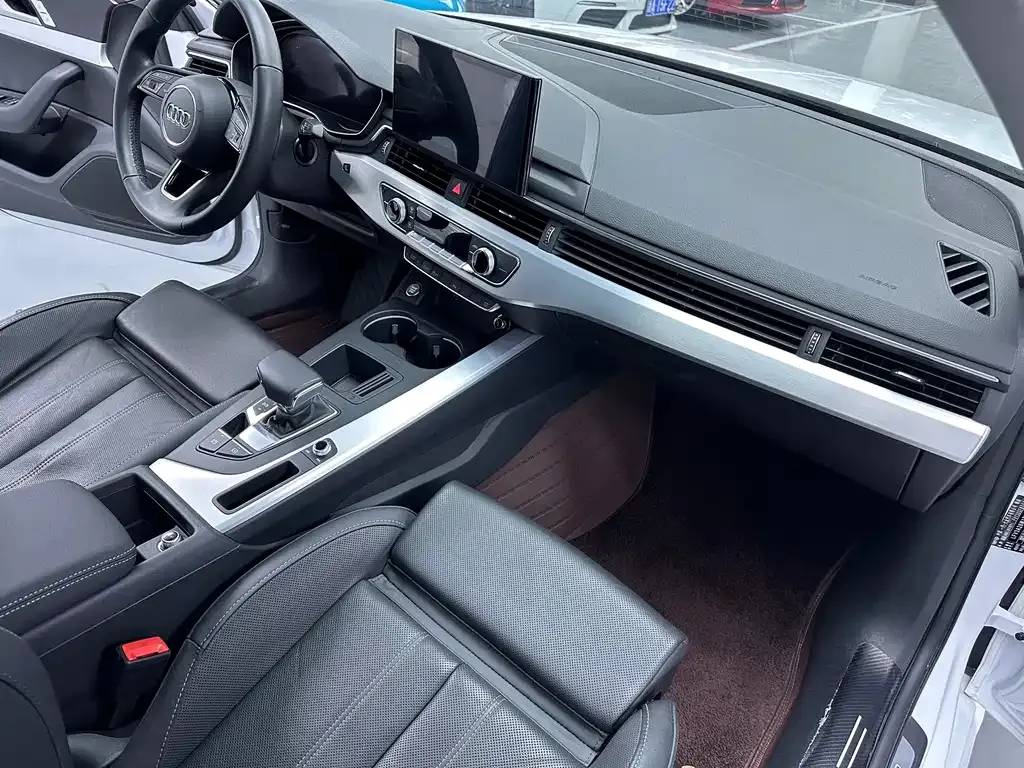 Audi A4L 2024 из CN, фото 3