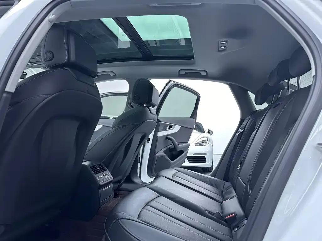 Audi A4L 2024 из CN, фото 9