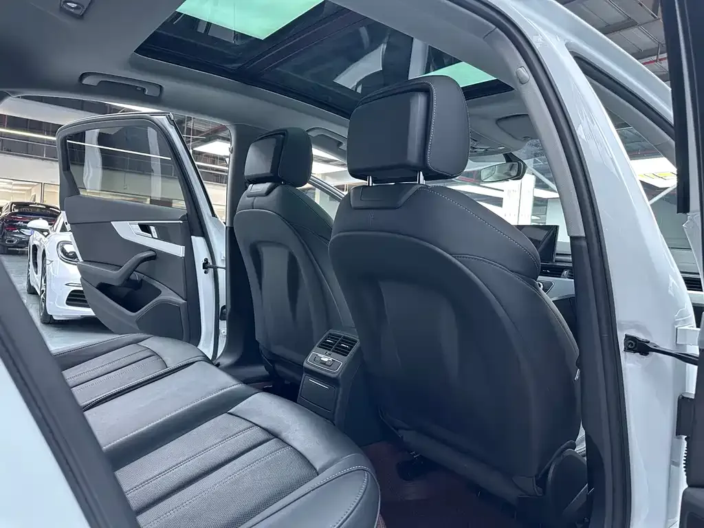 Audi A4L 2024 из CN, фото 2