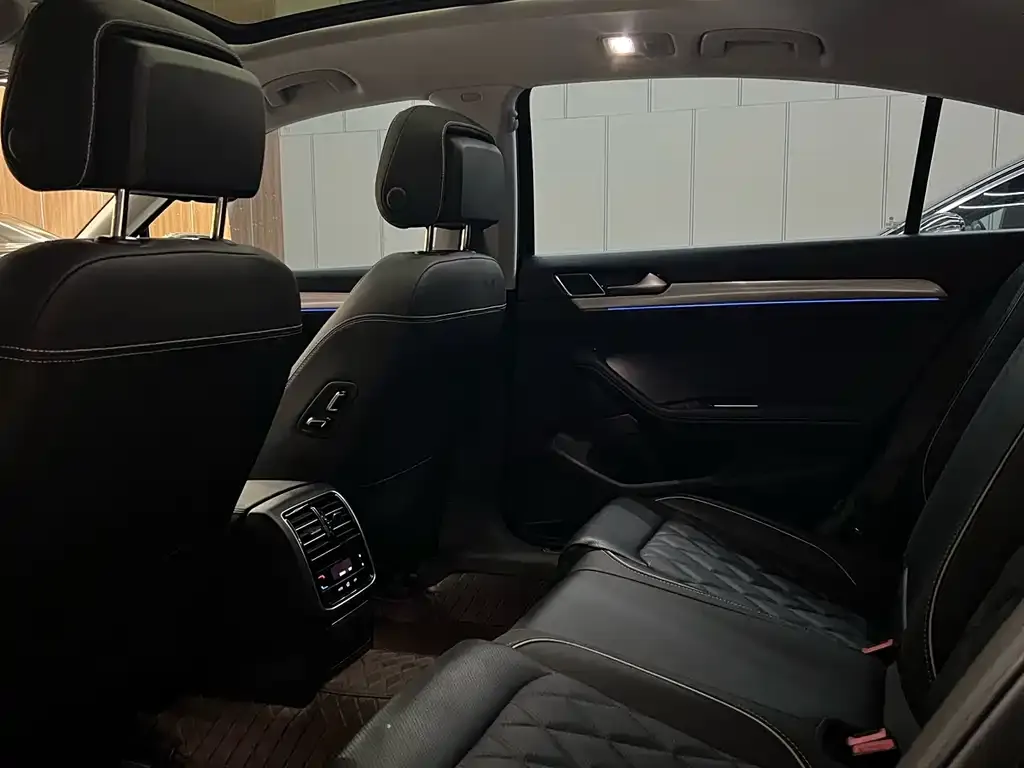 Volkswagen Magotan GTE PHEV 2022 из CN, фото 5