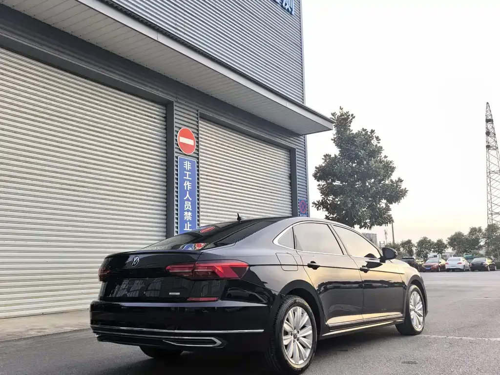 Volkswagen Passat — фото 8