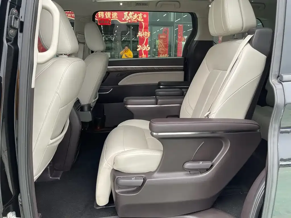 GAC Motor Trumpchi M8 — фото 10