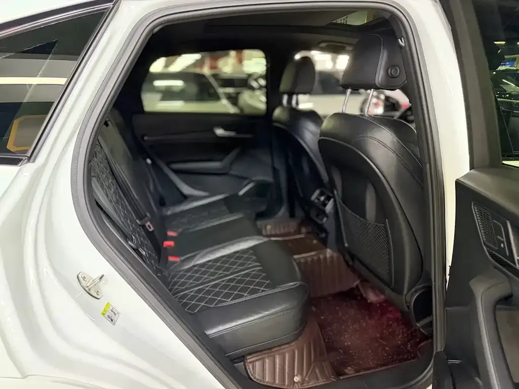 Audi Q5L Sportback 2022 из CN, фото 9