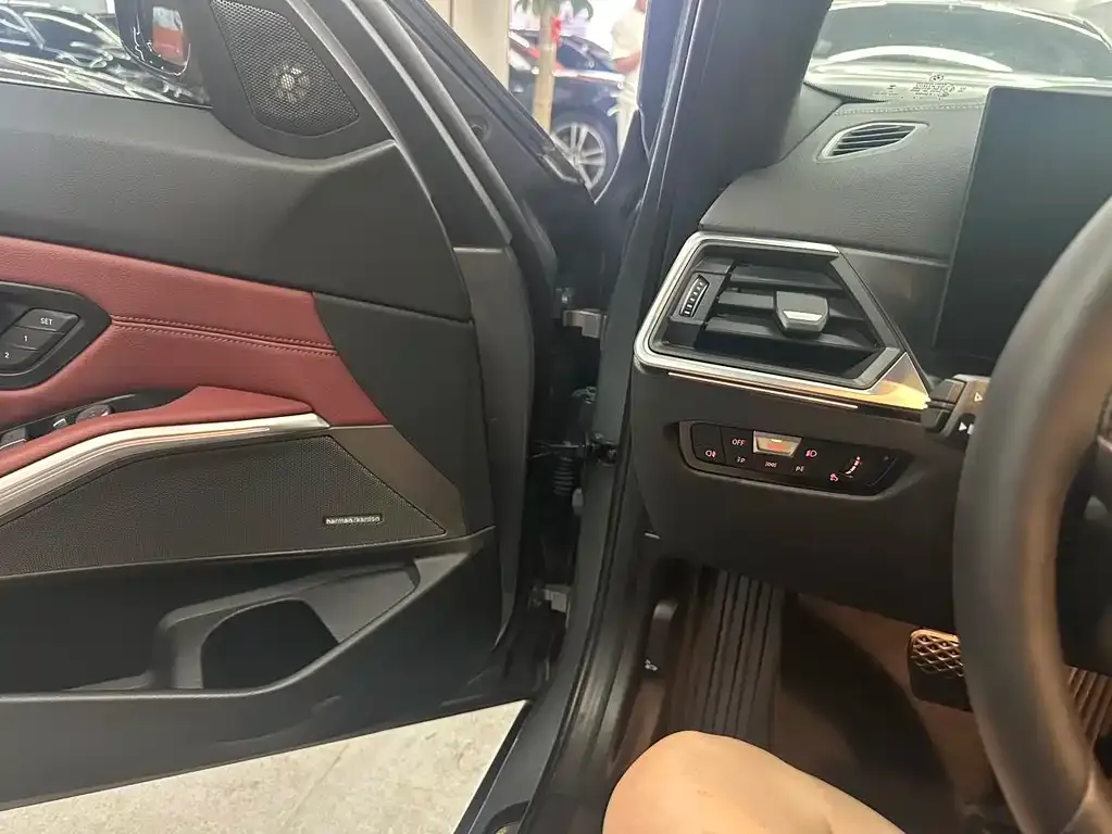 BMW 3 Series 2023 из CN, фото 2