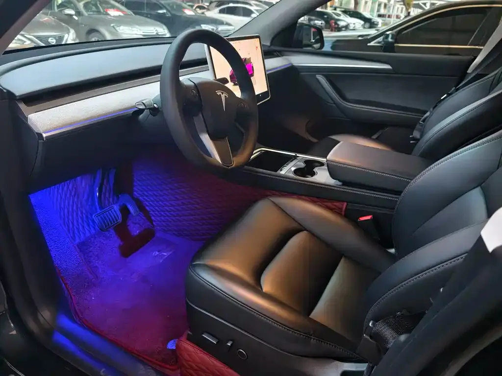 Tesla Model Y — фото 6
