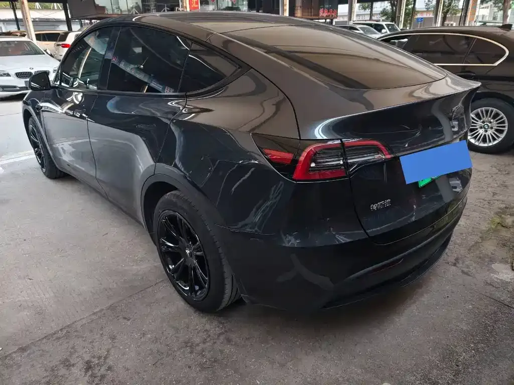 Tesla Model Y — фото 5