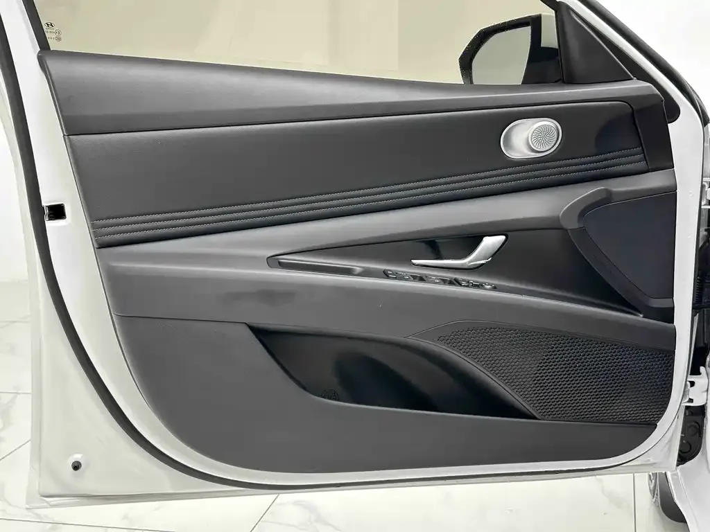 Hyundai Elantra 2025 из CN, фото 4