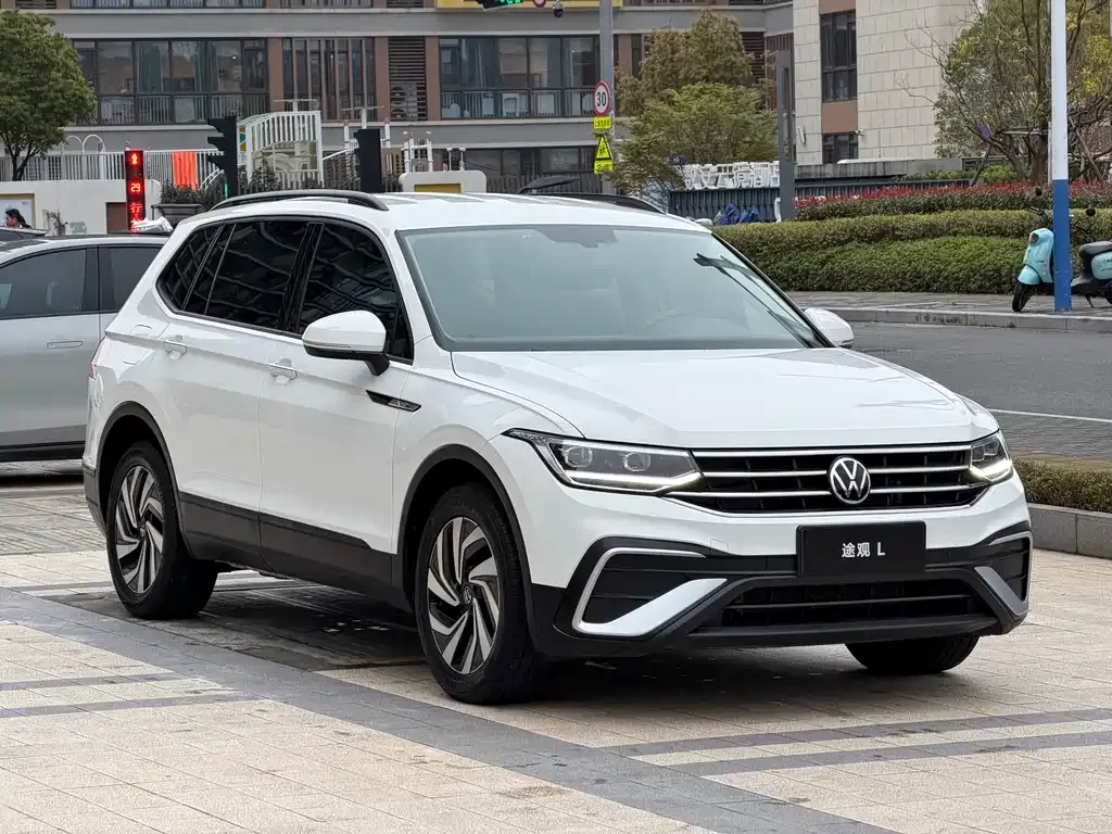 Volkswagen Tiguan L — фото 8