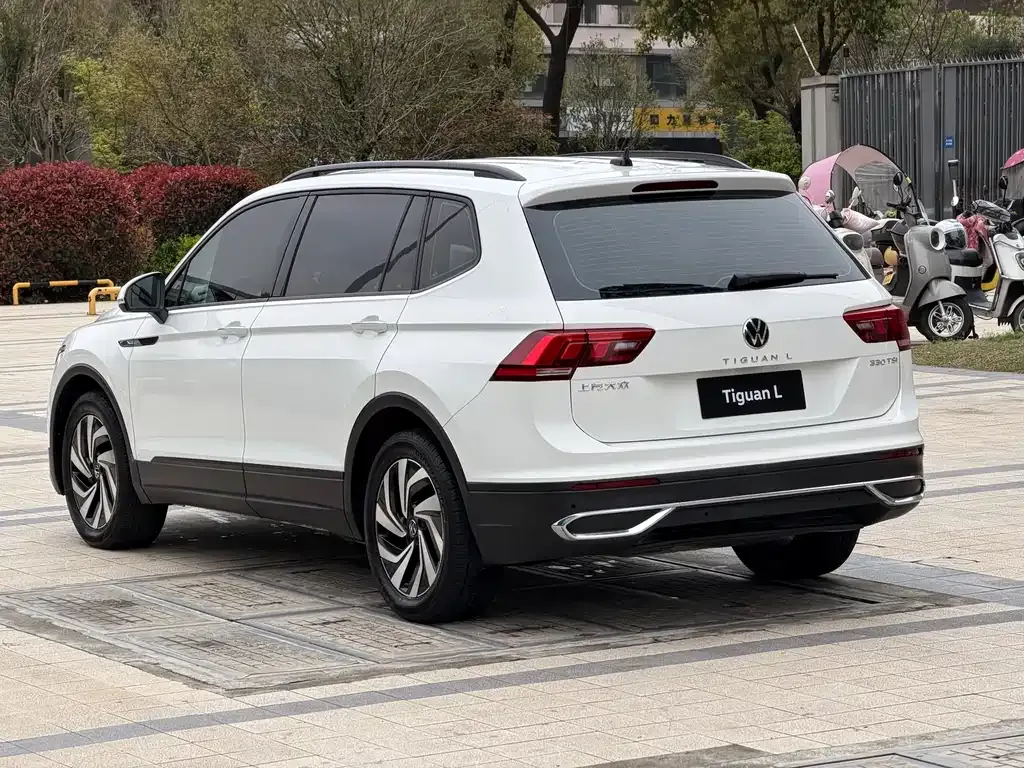 Volkswagen Tiguan L — фото 9