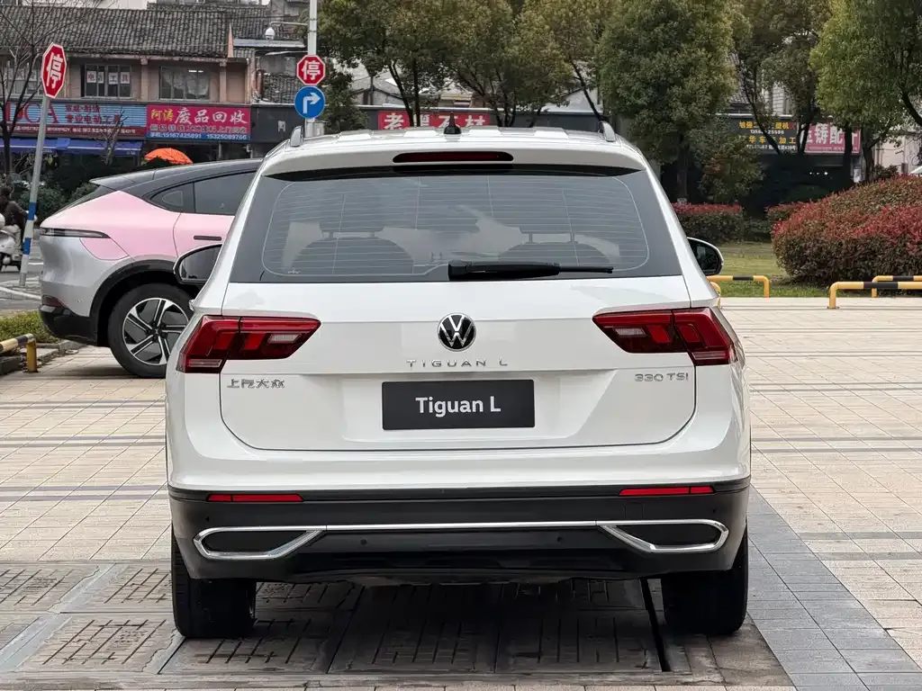 Volkswagen Tiguan L — фото 10