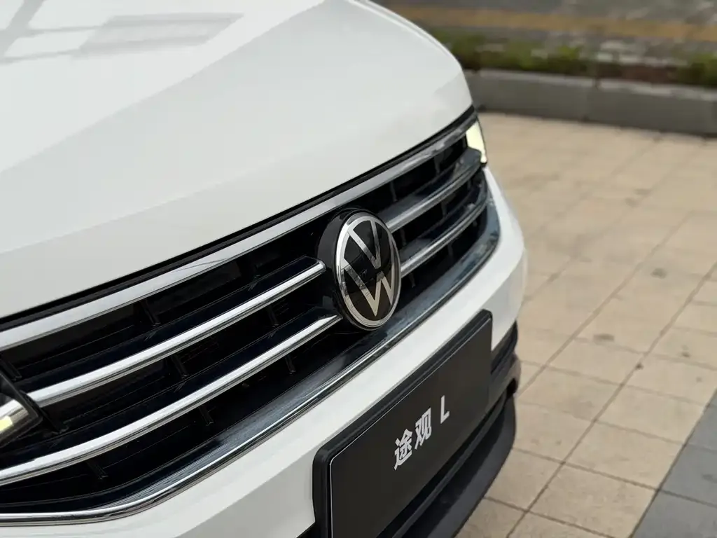 Volkswagen Tiguan L — фото 4