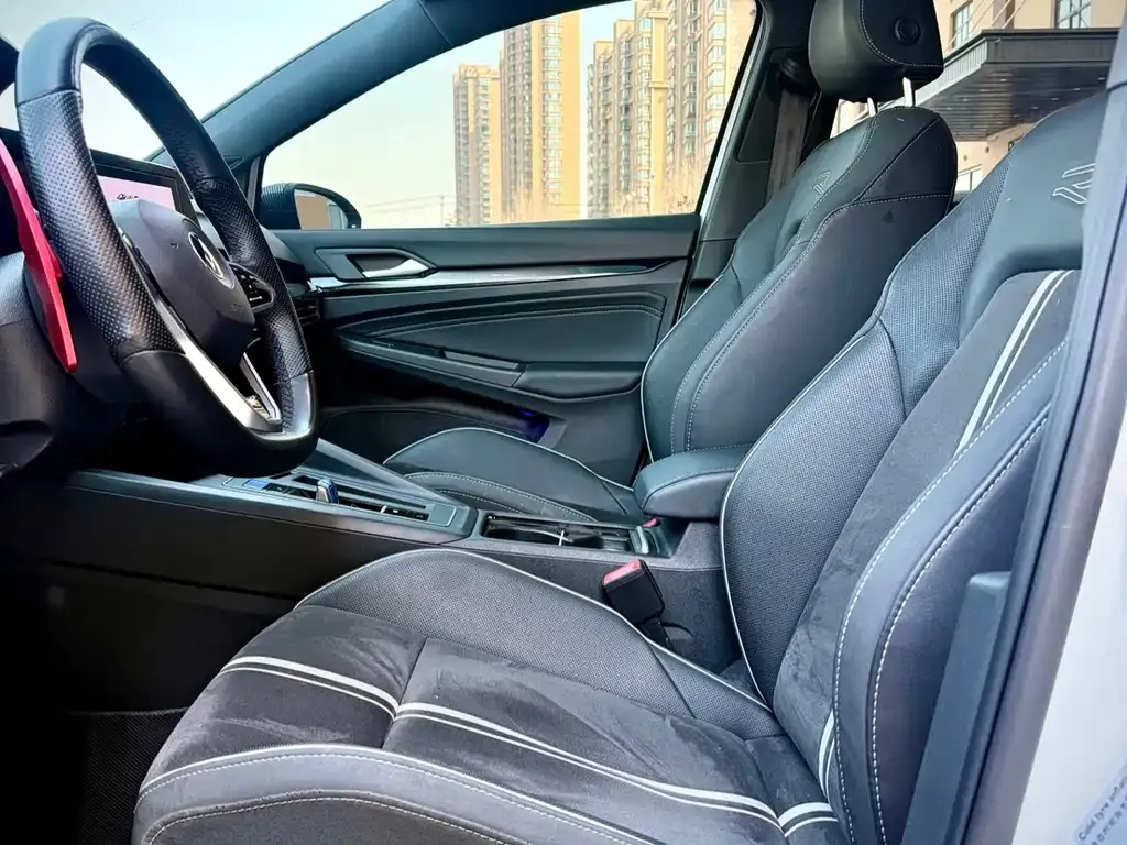 Volkswagen Golf 2023 из CN, фото 7