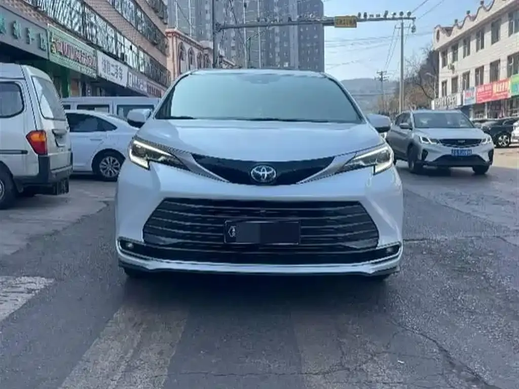 Toyota Sienna — фото 8