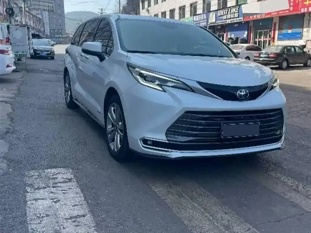 Toyota Sienna — фото 4