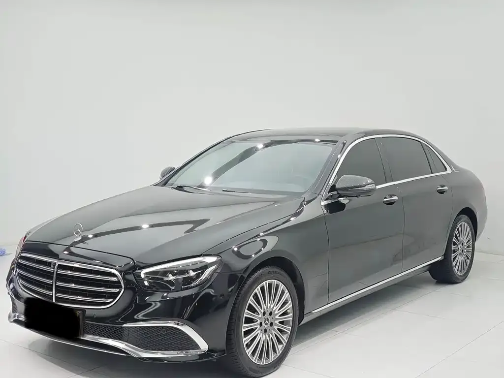 Mercedes-Benz E-Class — фото 1