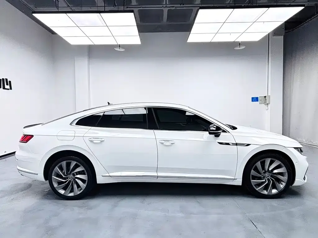 Volkswagen CC 2023 из CN, фото 5