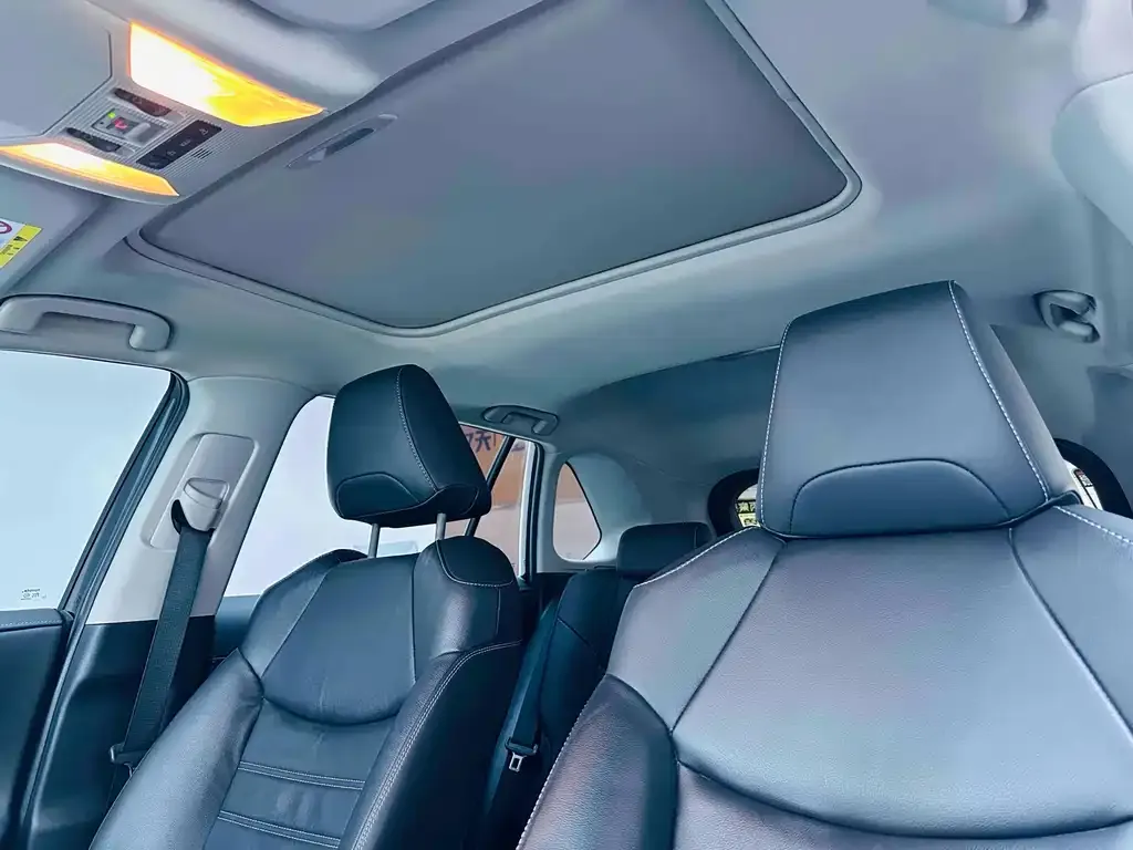 Toyota RAV4 2023 из CN, фото 3