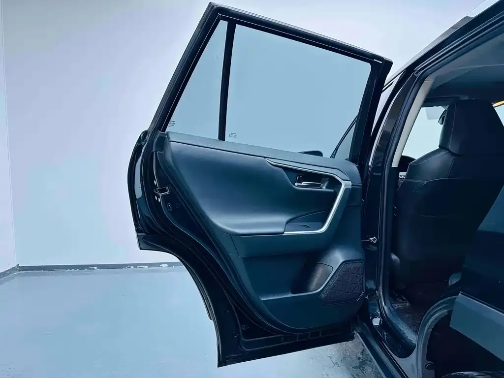 Toyota RAV4 2023 из CN, фото 6