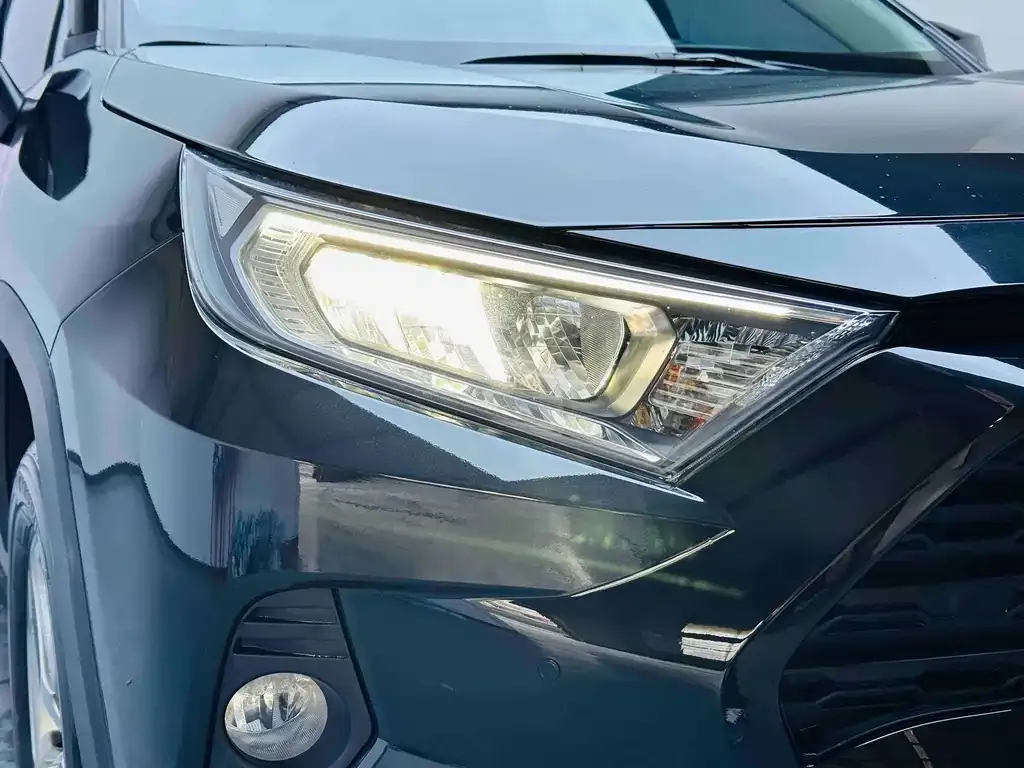 Toyota RAV4 2023 из CN, фото 4