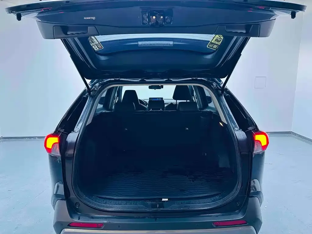 Toyota RAV4 2023 из CN, фото 9