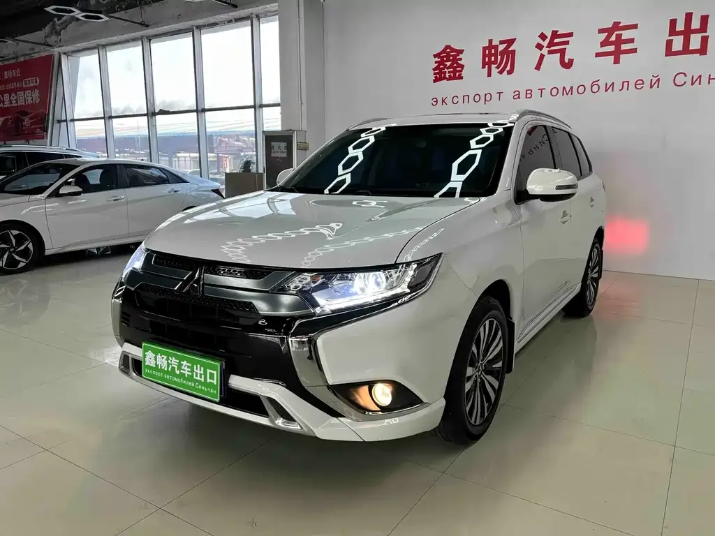 Mitsubishi Outlander 2023 из CN, фото 1