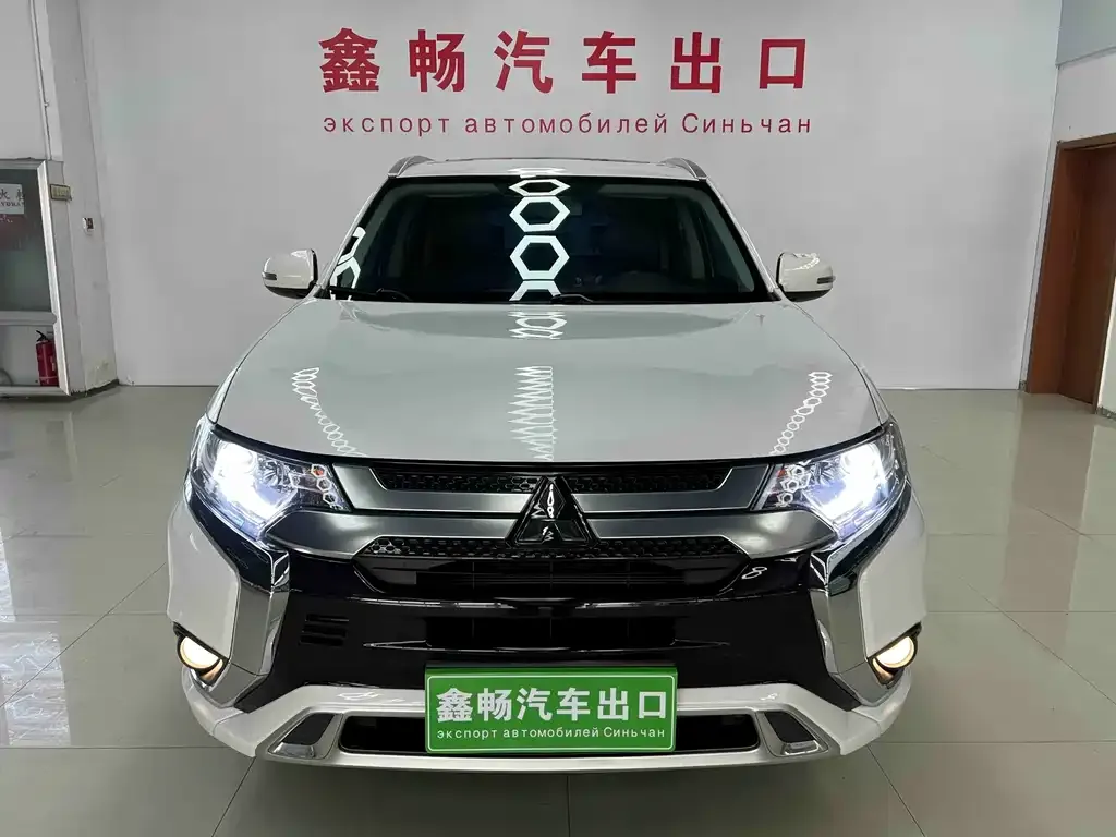 Mitsubishi Outlander 2023 из CN, фото 3