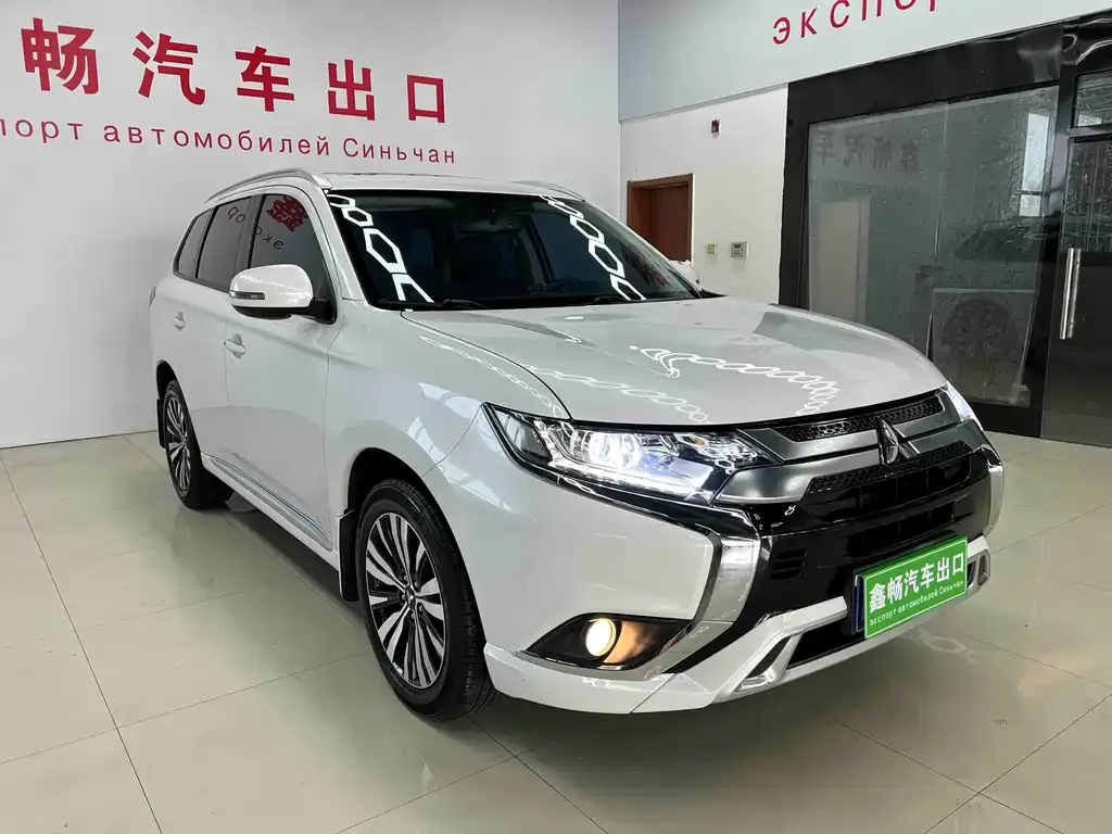 Mitsubishi Outlander 2023 из CN, фото 7